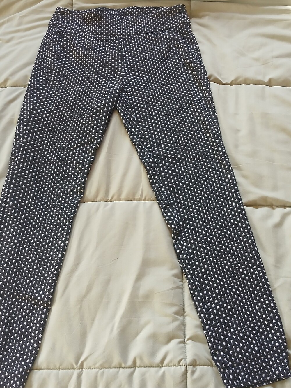Women’s Black And White Geometric Slim Pull On Pants/Leggings